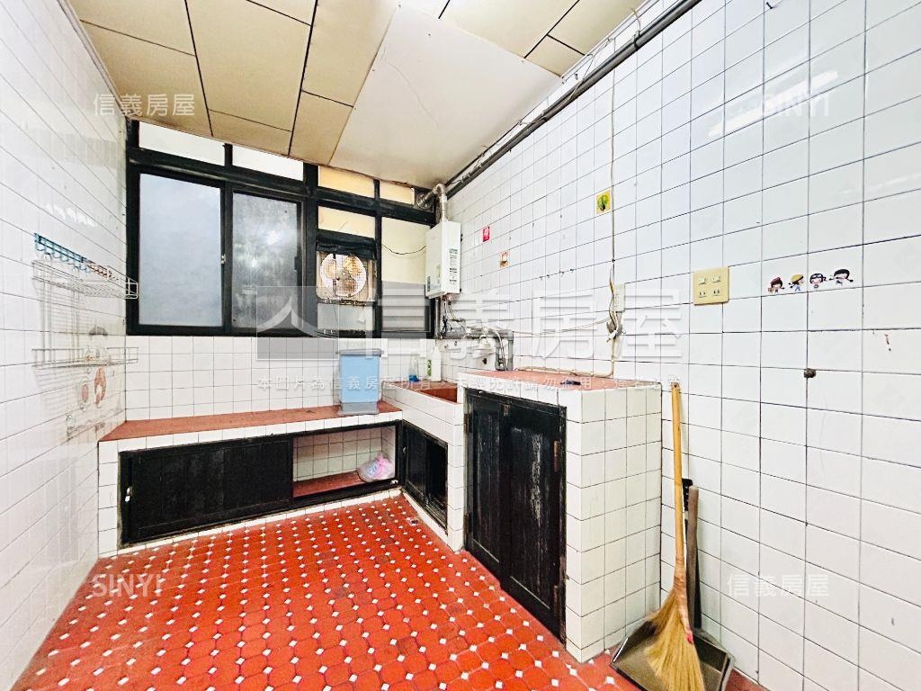 迪化優質低總四樓頂加房屋室內格局與周邊環境