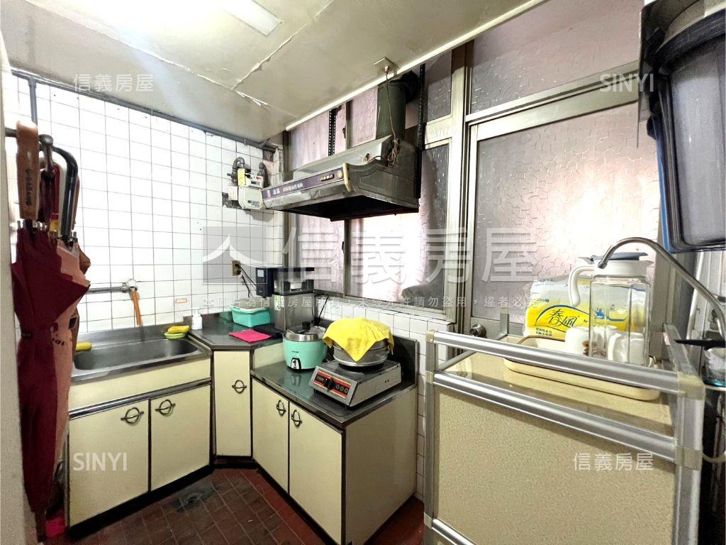 附中學區邊間採光辦公房屋室內格局與周邊環境
