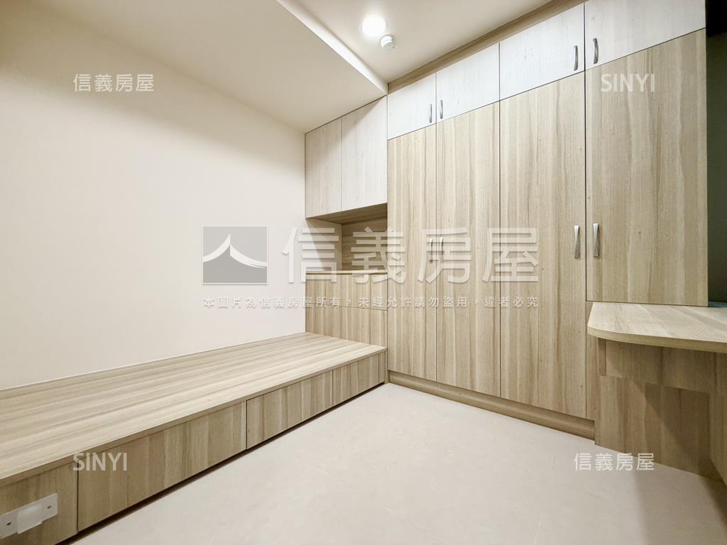 稀有電梯兩房坡平車位房屋室內格局與周邊環境