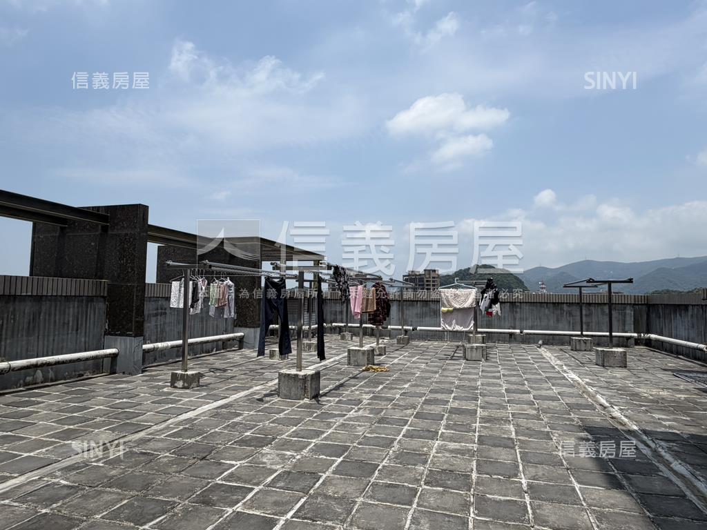 稀有電梯兩房坡平車位房屋室內格局與周邊環境