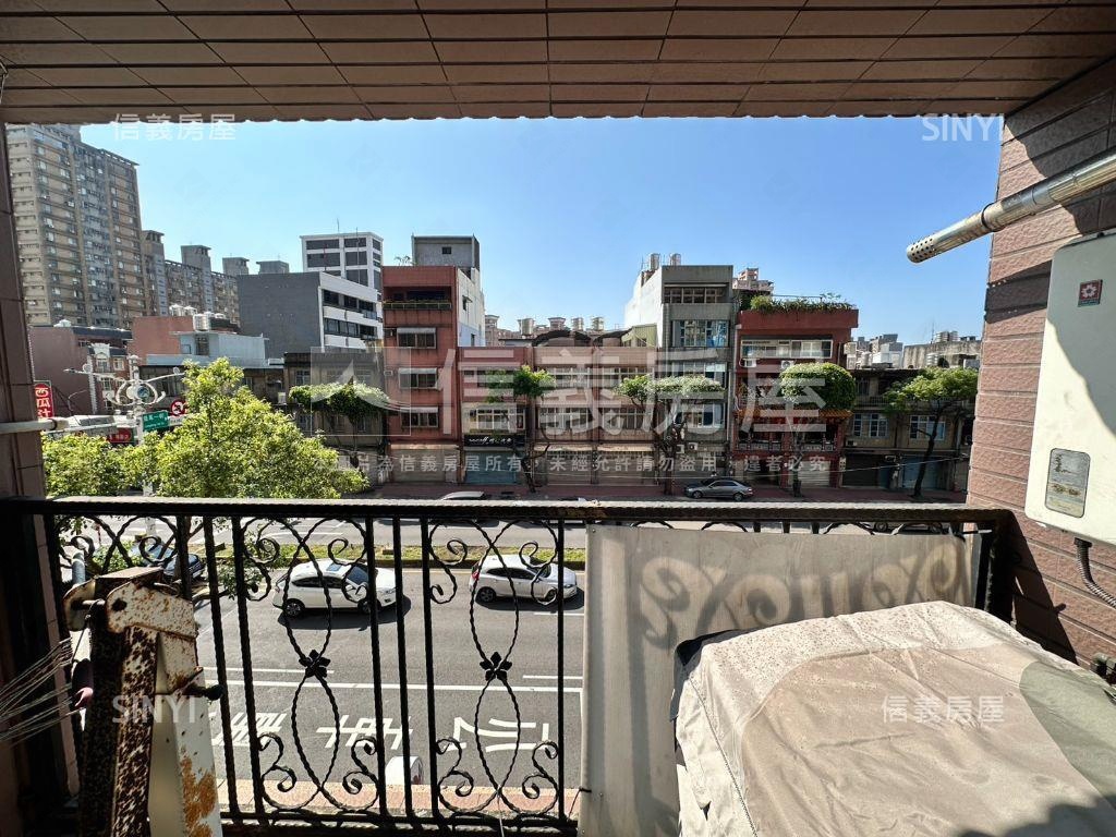 輝煌世紀二房平面車位房屋室內格局與周邊環境