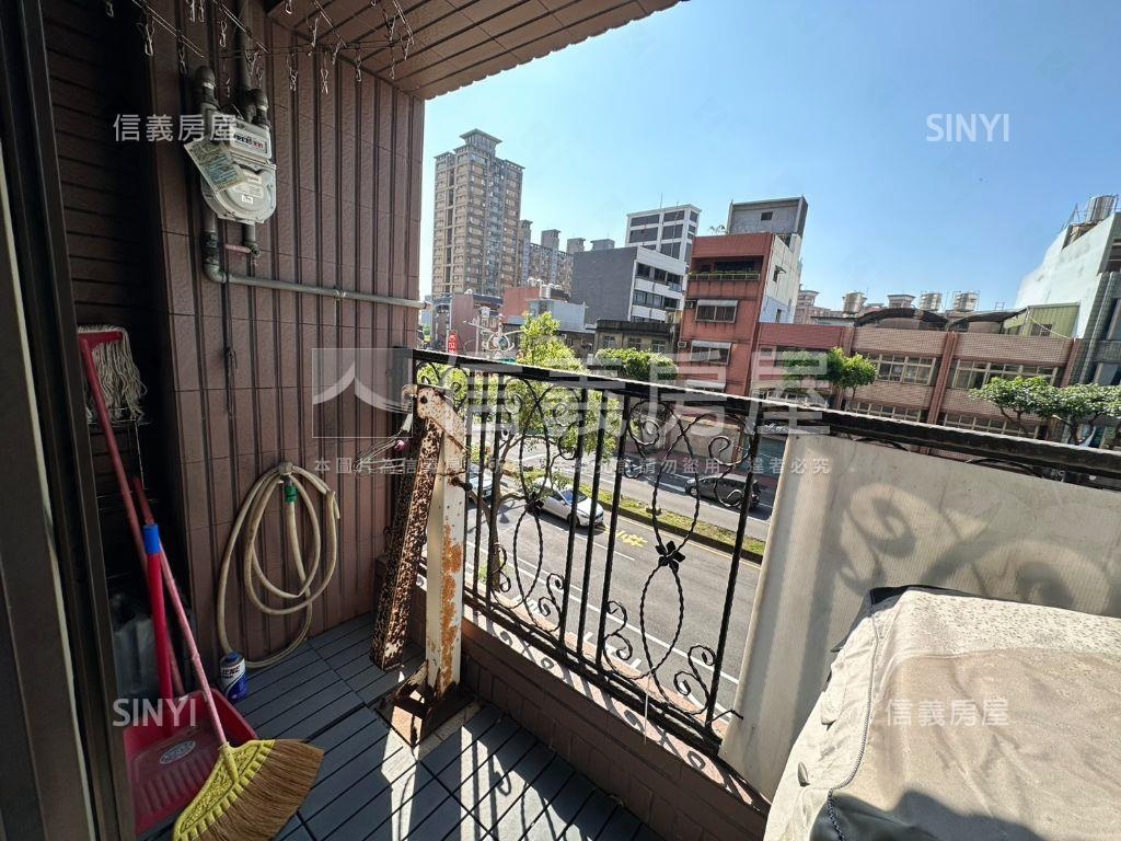輝煌世紀二房平面車位房屋室內格局與周邊環境