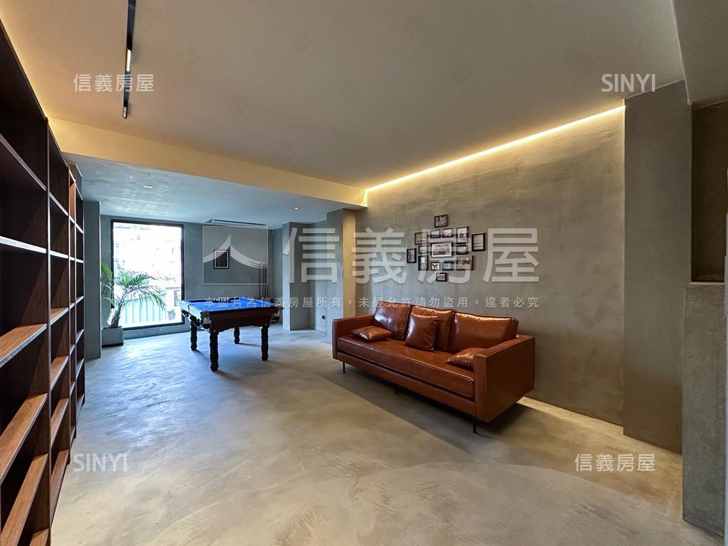 近巨蛋清水模翻新車庫別墅房屋室內格局與周邊環境