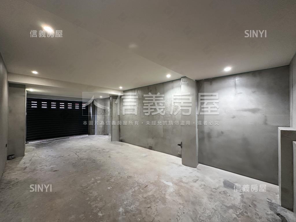 近巨蛋清水模翻新車庫別墅房屋室內格局與周邊環境