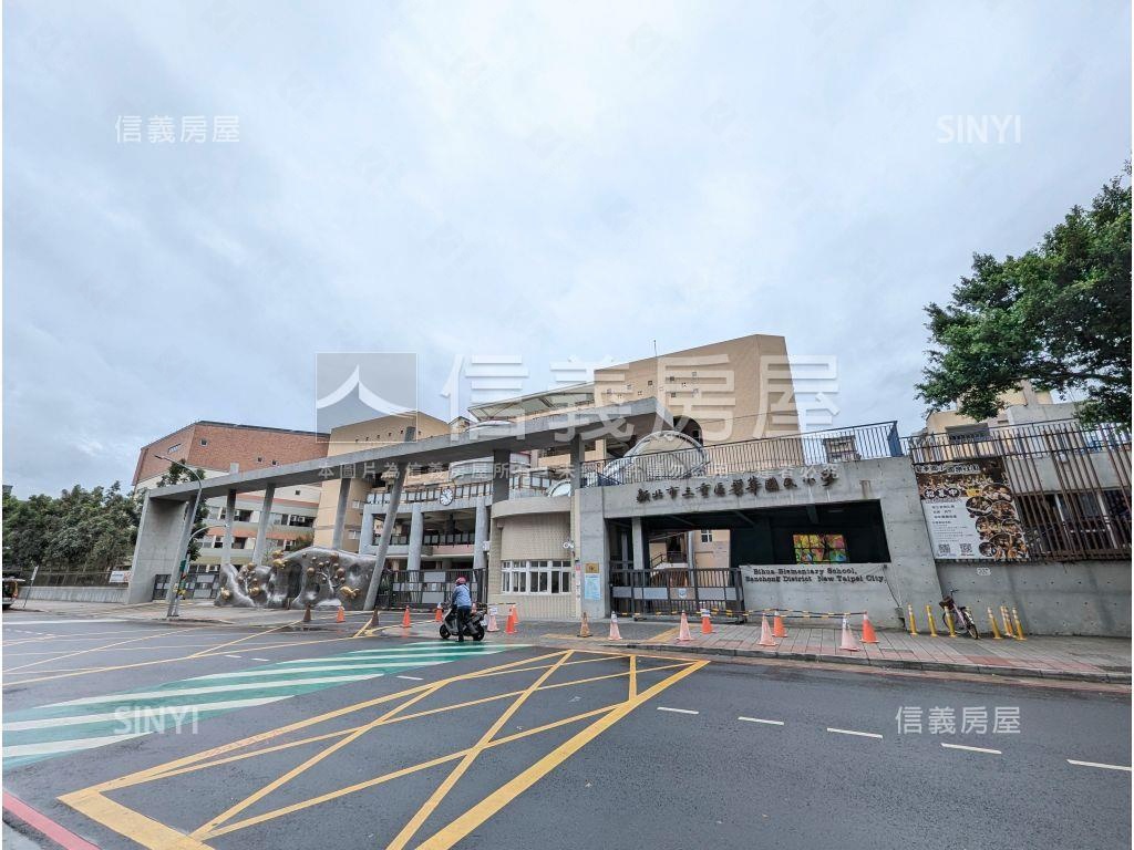碧華國小校門人潮金店房屋室內格局與周邊環境