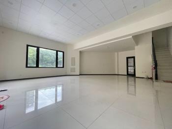 近體育園區龍慈路裝潢店面