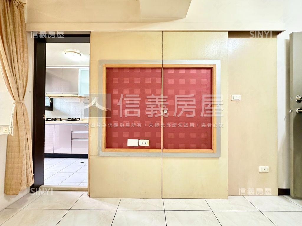 捷運星光大道電梯一房房屋室內格局與周邊環境