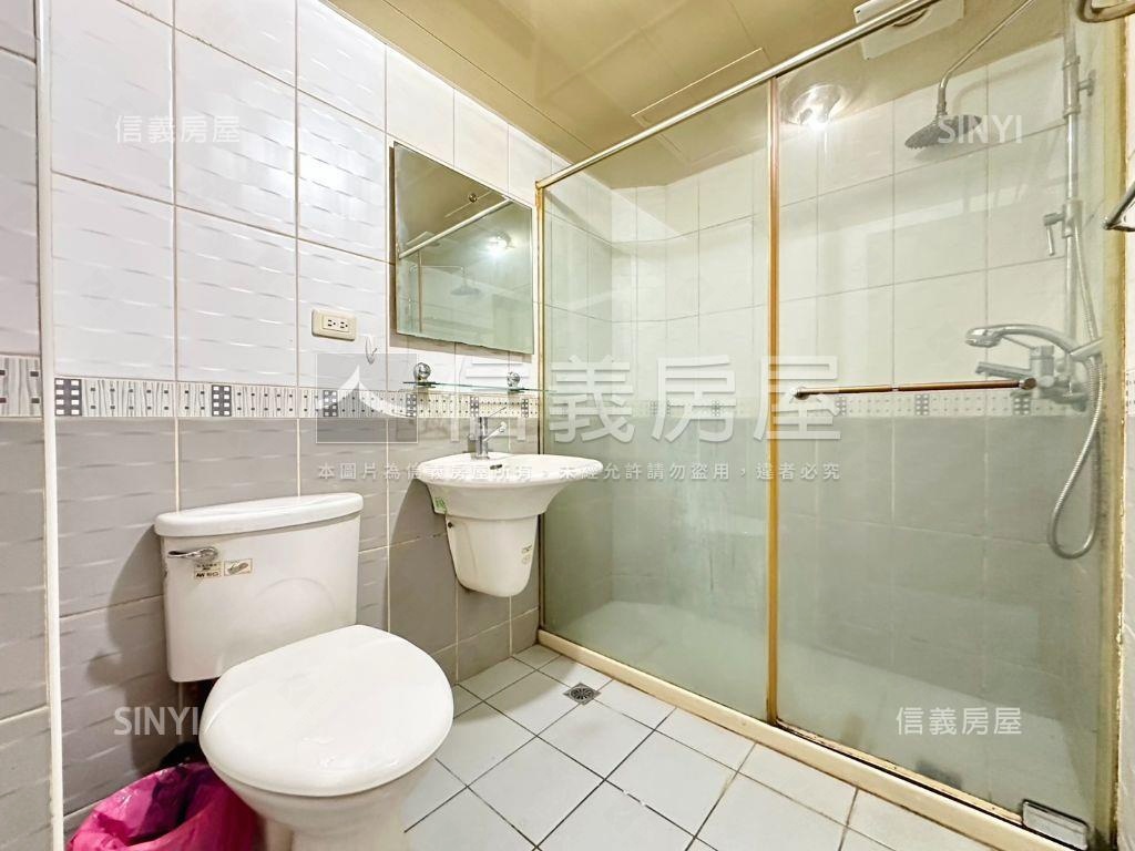 捷運星光大道電梯一房房屋室內格局與周邊環境