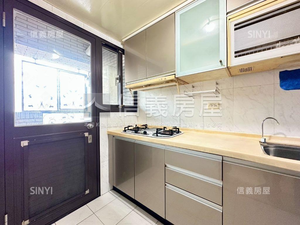 捷運星光大道電梯一房房屋室內格局與周邊環境