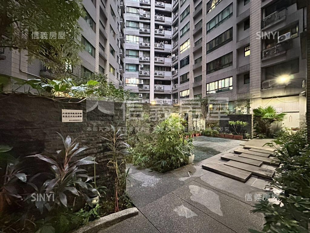 捷運星光大道電梯一房房屋室內格局與周邊環境