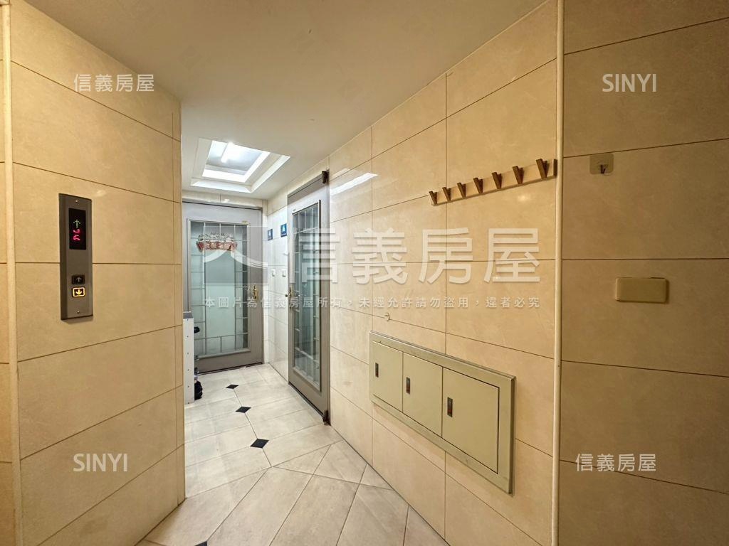 捷運星光大道電梯一房房屋室內格局與周邊環境