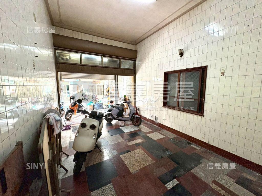 灣裡前後臨路面寬透天房屋室內格局與周邊環境