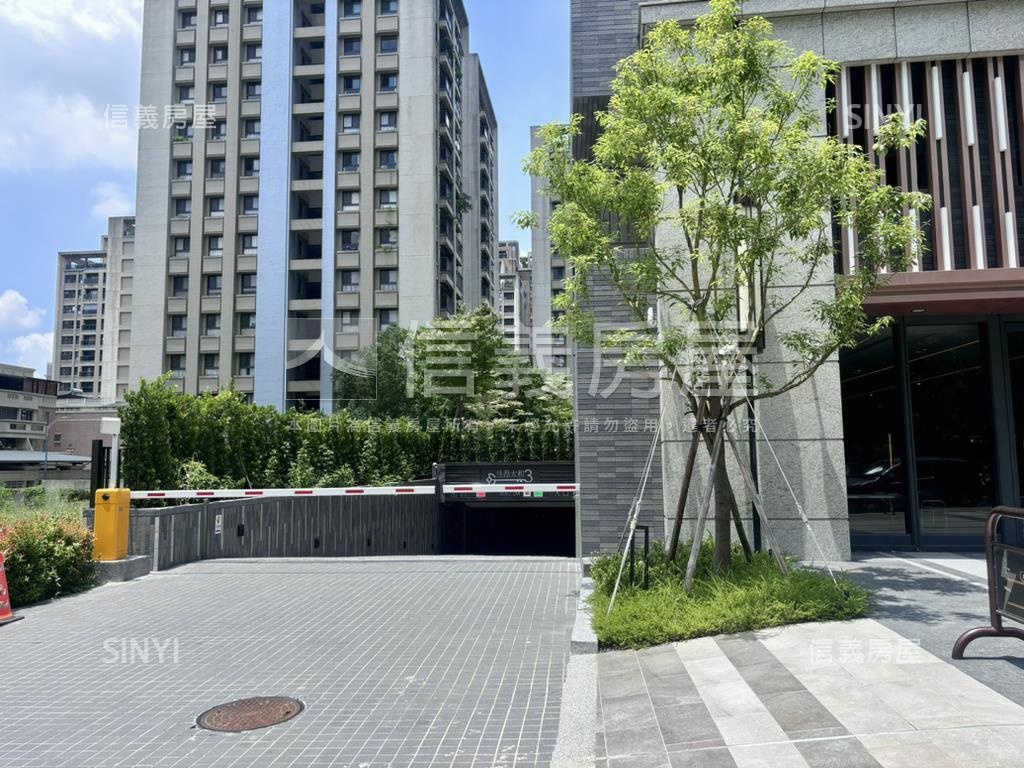 北屯２房雙衛平車有充電樁房屋室內格局與周邊環境