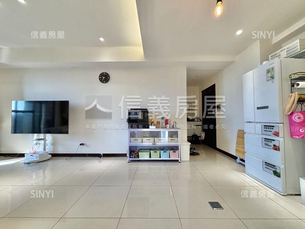 康橋面河畔美２房獨立車位房屋室內格局與周邊環境