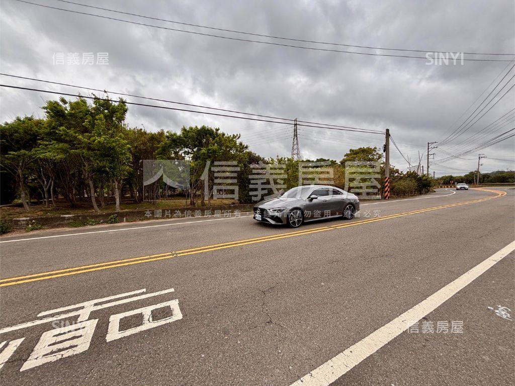 新埔休閒地。大面寬平坦房屋室內格局與周邊環境