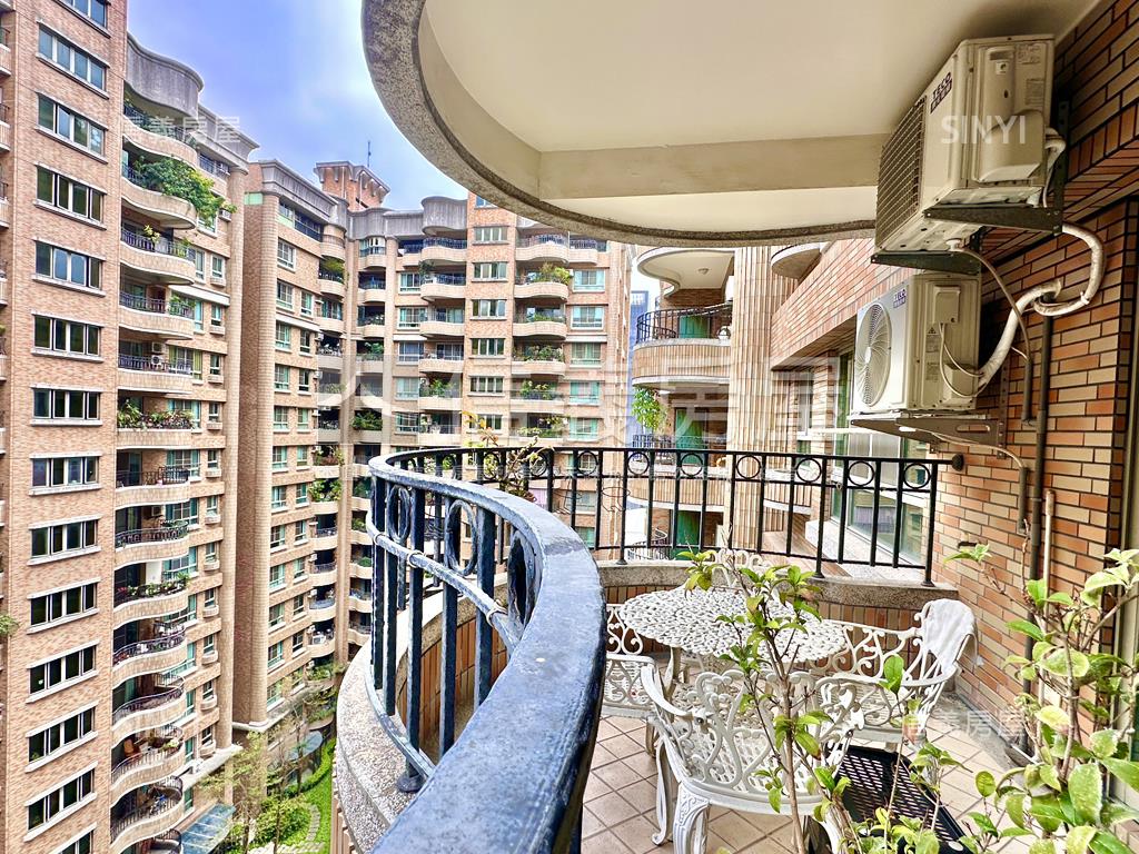 巨蛋✨京城之星亮四房平車房屋室內格局與周邊環境