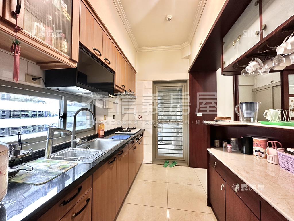 巨蛋✨京城之星亮四房平車房屋室內格局與周邊環境