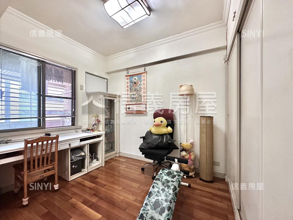 巨蛋✨京城之星亮四房平車房屋室內格局與周邊環境