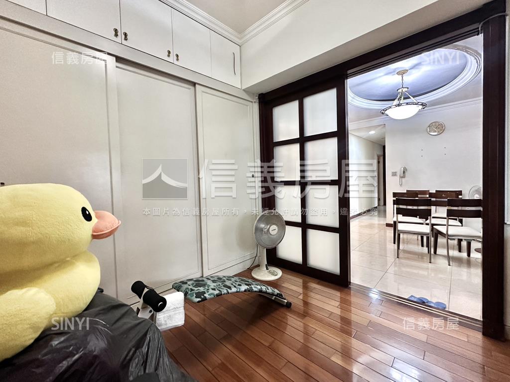 巨蛋✨京城之星亮四房平車房屋室內格局與周邊環境