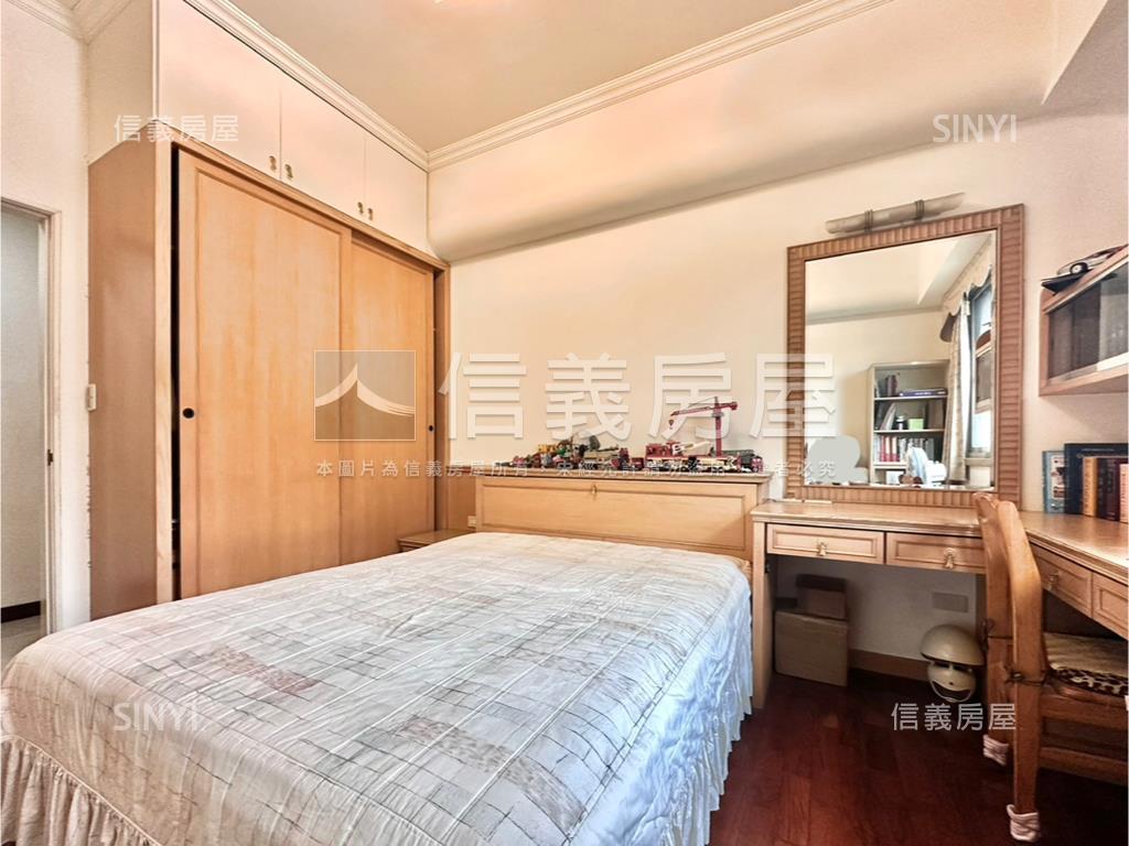 巨蛋✨京城之星亮四房平車房屋室內格局與周邊環境