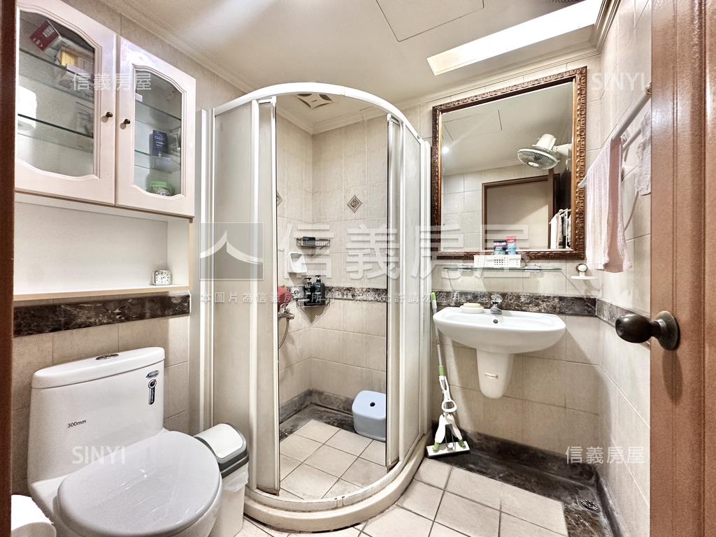 巨蛋✨京城之星亮四房平車房屋室內格局與周邊環境