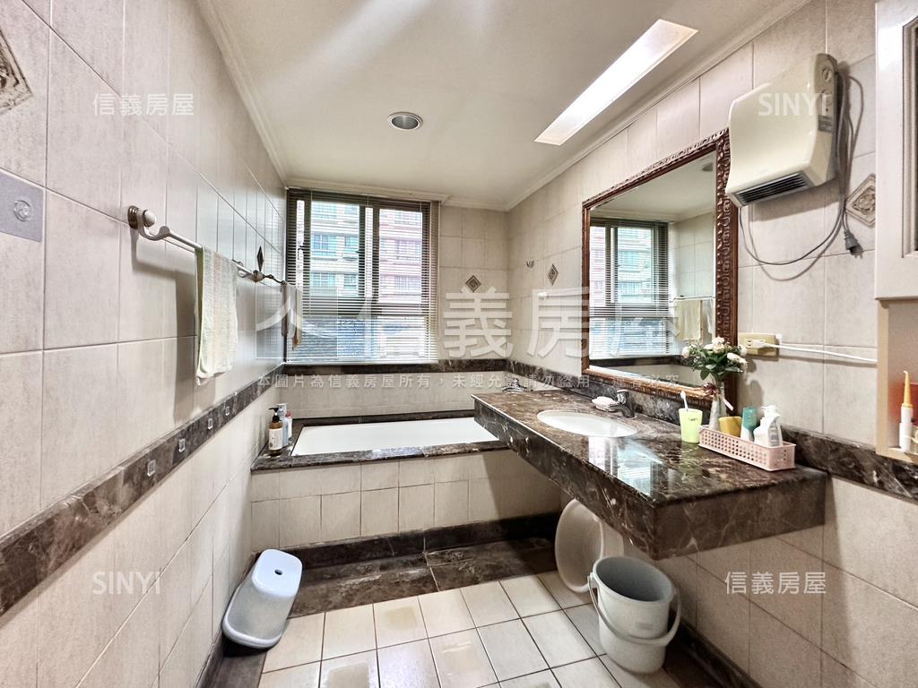 巨蛋✨京城之星亮四房平車房屋室內格局與周邊環境