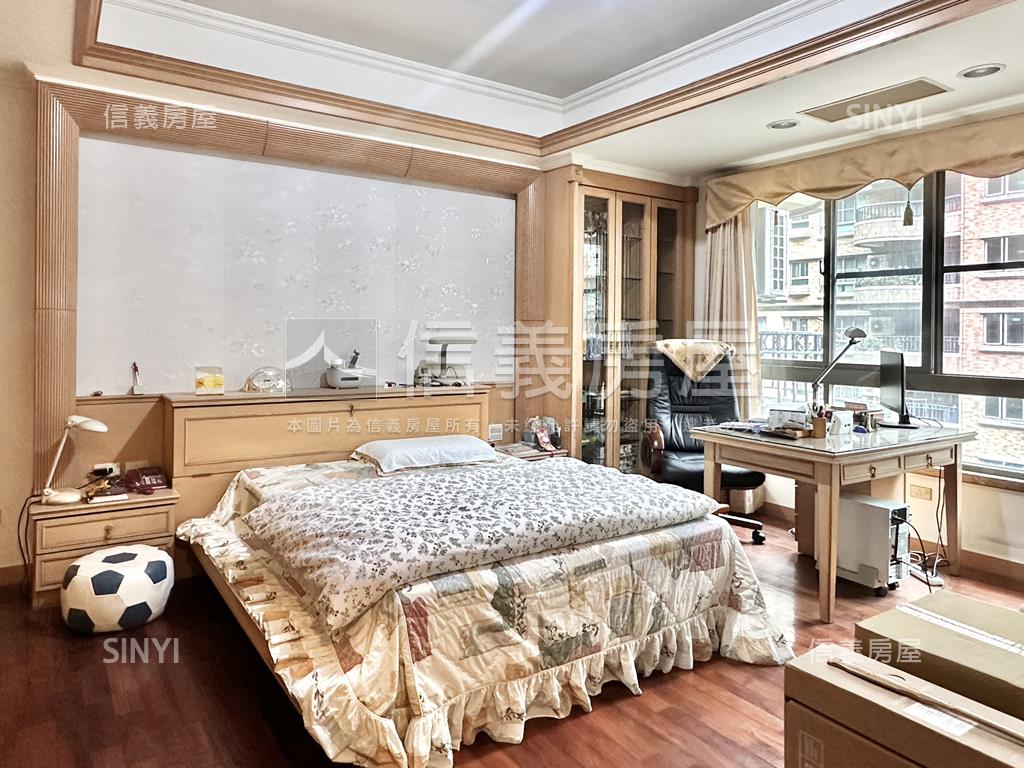 巨蛋✨京城之星亮四房平車房屋室內格局與周邊環境