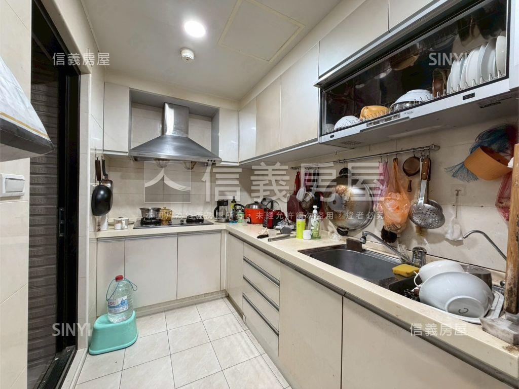 英倫雙星精美三房房屋室內格局與周邊環境