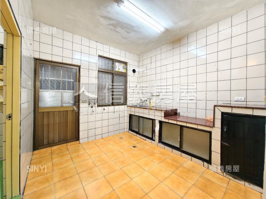 近八擴便宜透天房屋室內格局與周邊環境
