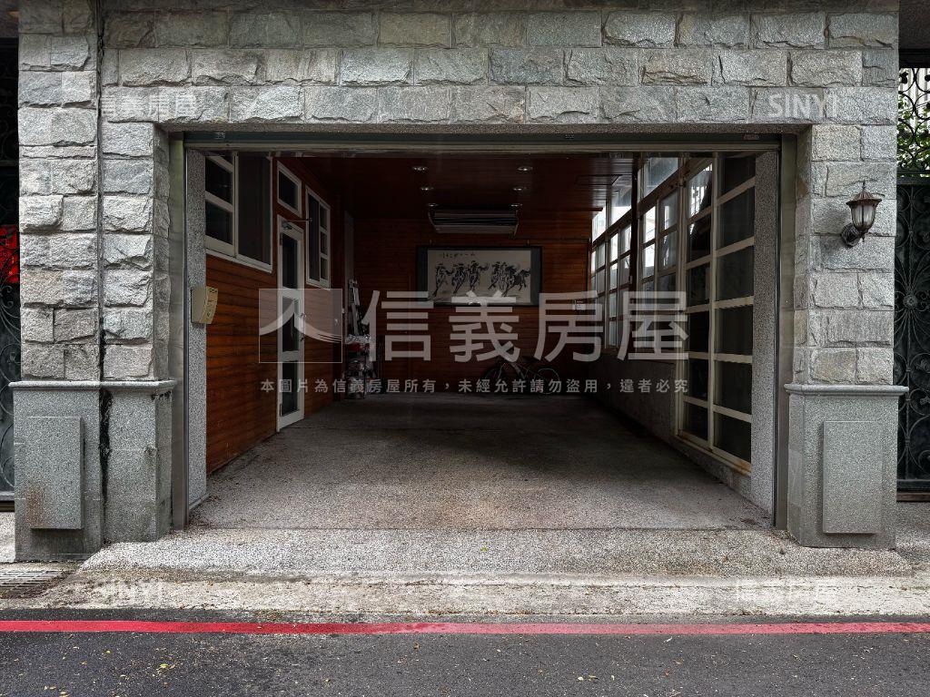 華美街大地坪別墅可停三車房屋室內格局與周邊環境