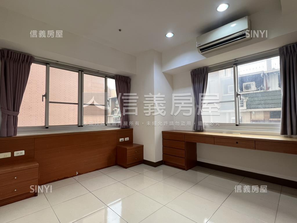 雙軌交會．三房附車位房屋室內格局與周邊環境