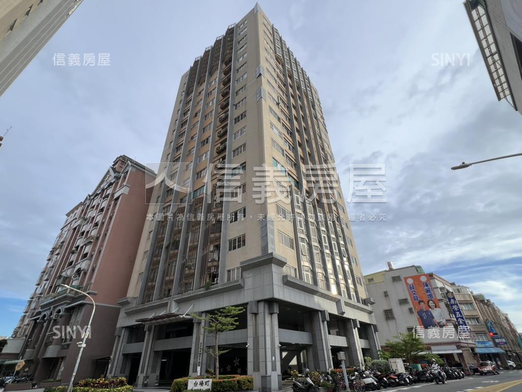 雙軌交會．三房附車位房屋室內格局與周邊環境