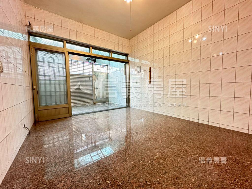 近環狀輕軌灣仔站透天房屋室內格局與周邊環境