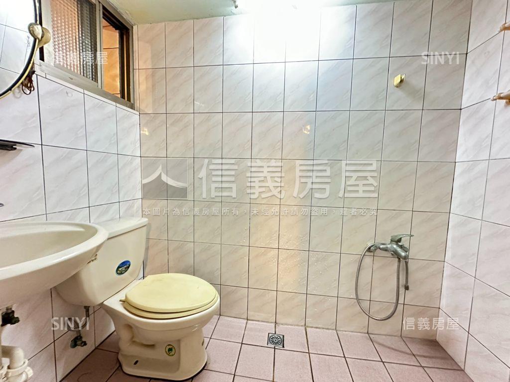 近環狀輕軌灣仔站透天房屋室內格局與周邊環境