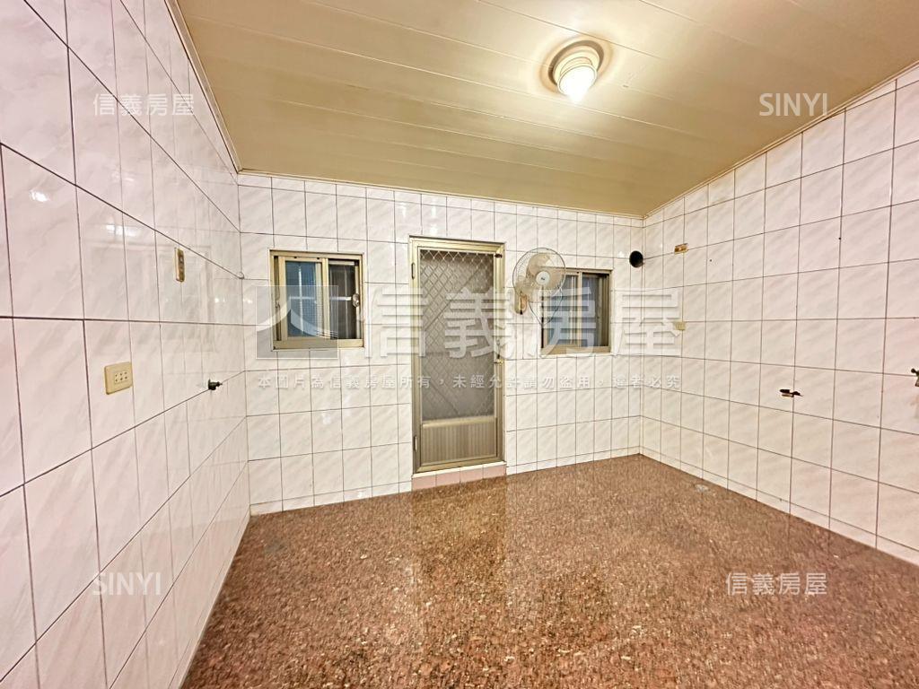 近環狀輕軌灣仔站透天房屋室內格局與周邊環境