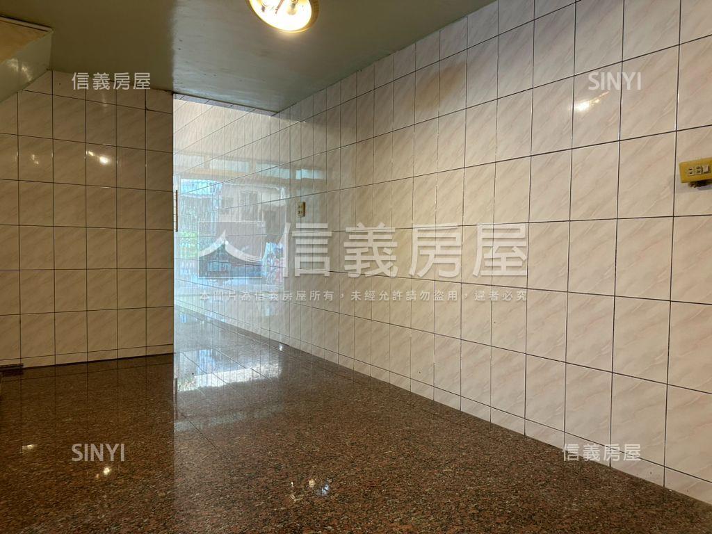 近環狀輕軌灣仔站透天房屋室內格局與周邊環境