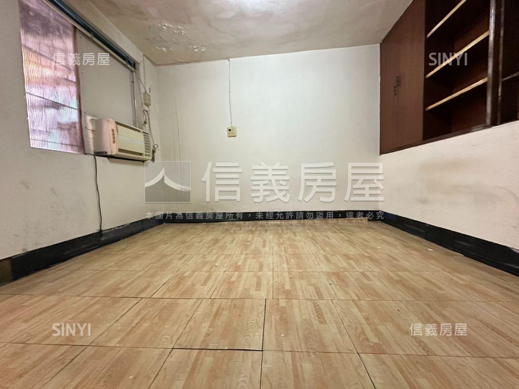 近環狀輕軌灣仔站透天房屋室內格局與周邊環境