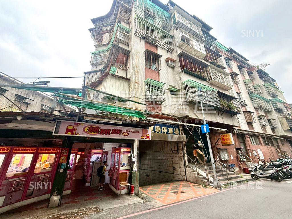 誠售萬大百坪商場一樓土地房屋室內格局與周邊環境