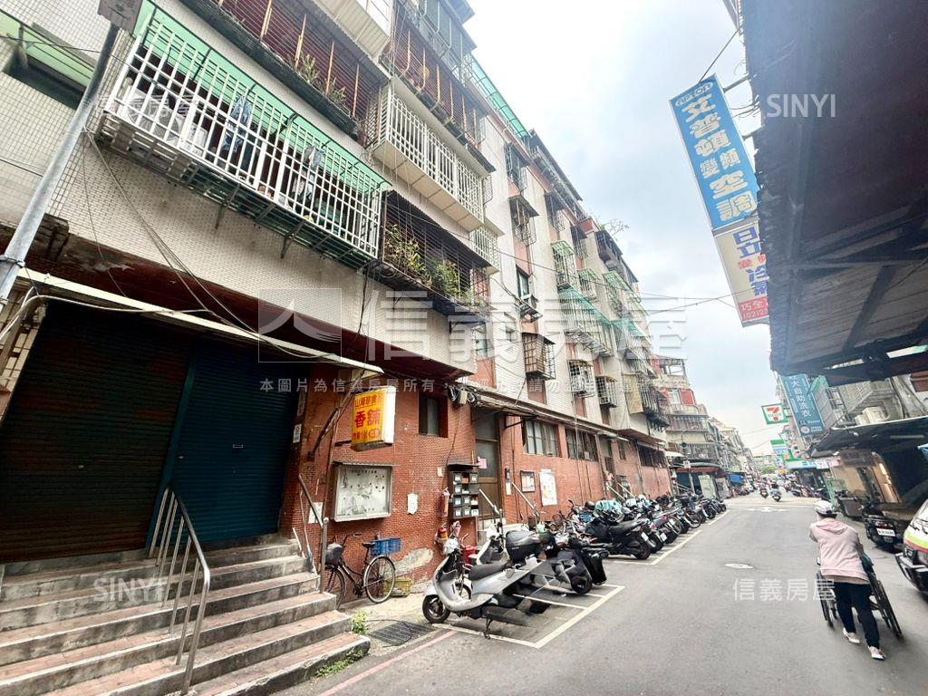 誠售萬大百坪商場一樓土地房屋室內格局與周邊環境