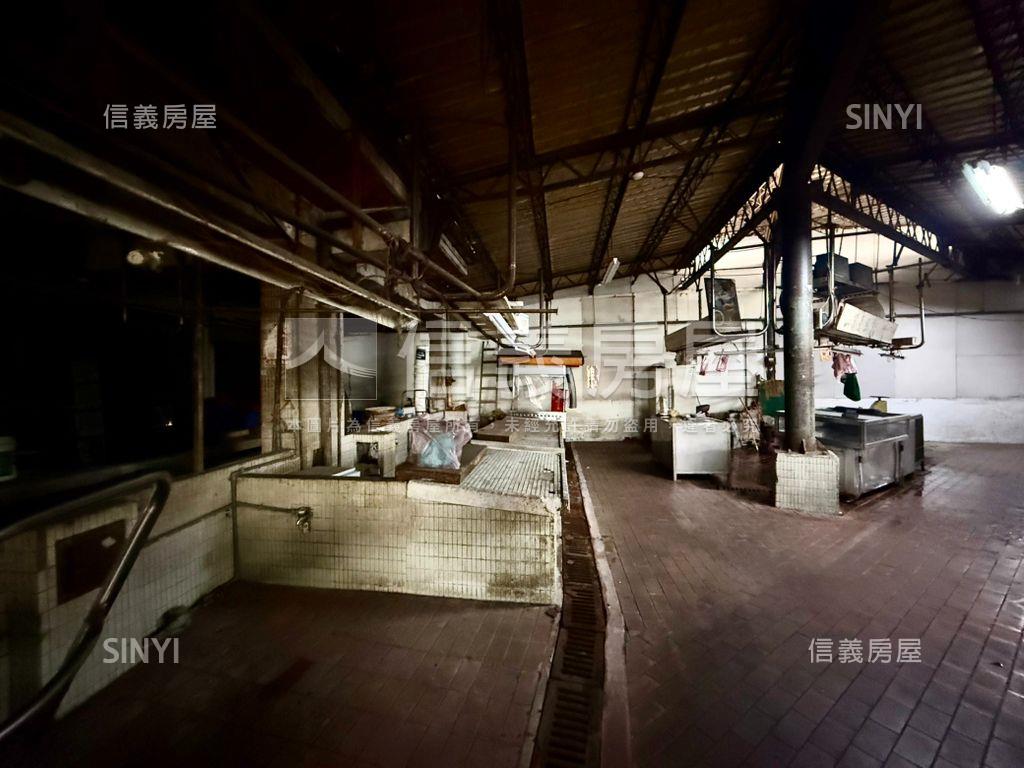誠售萬大百坪商場一樓土地房屋室內格局與周邊環境
