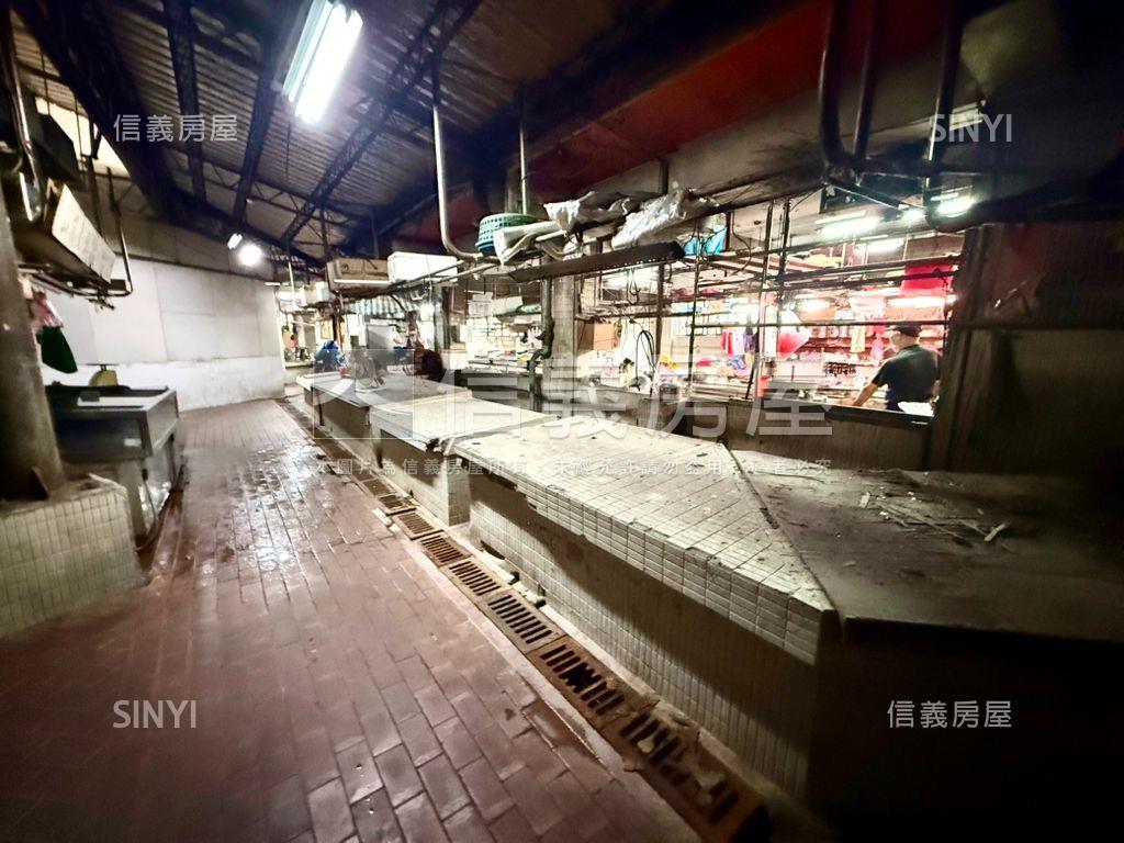 誠售萬大百坪商場一樓土地房屋室內格局與周邊環境