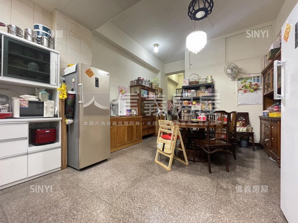 長億震後約二十米活路店墅房屋室內格局與周邊環境