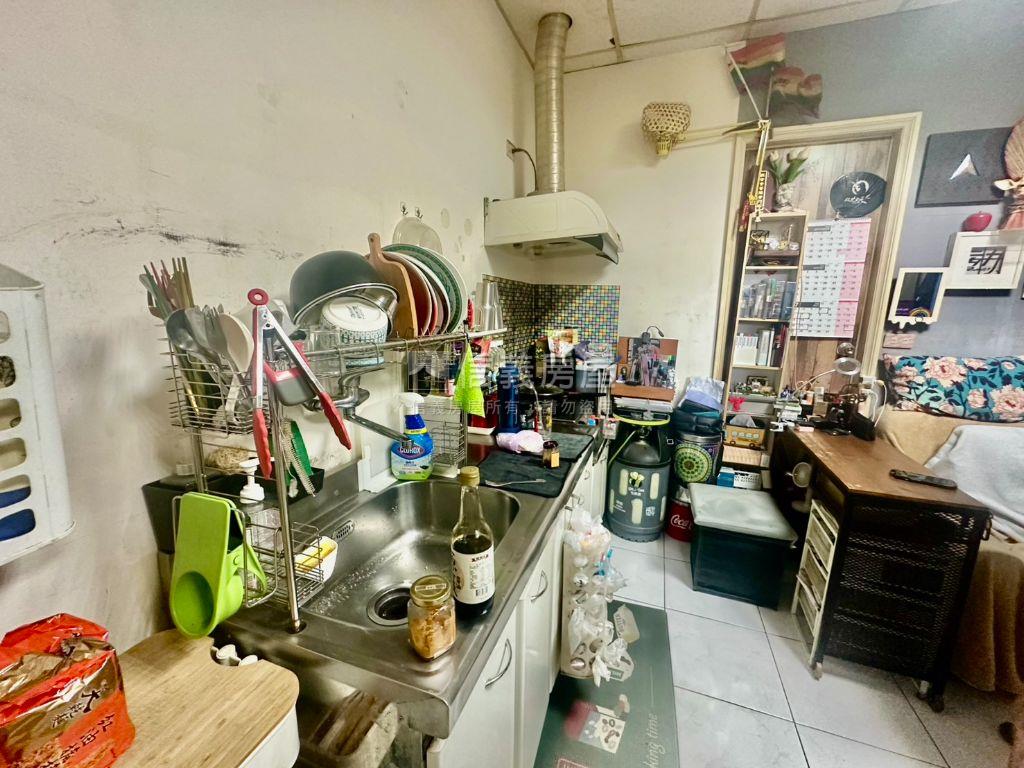 近光仁萬大路頂樓美公寓房屋室內格局與周邊環境