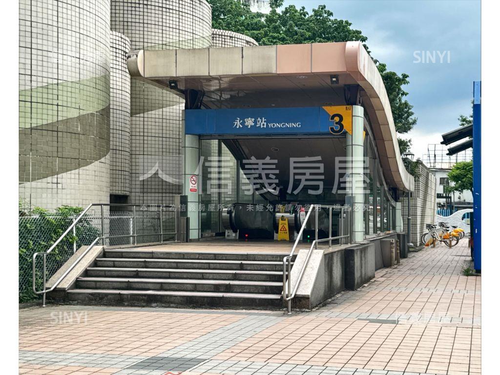 永寧捷運旁近百坪全新店面房屋室內格局與周邊環境