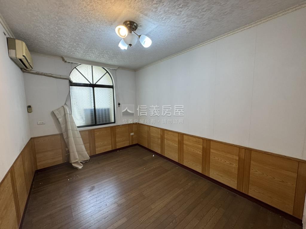 頭份建國車庫透天房屋室內格局與周邊環境