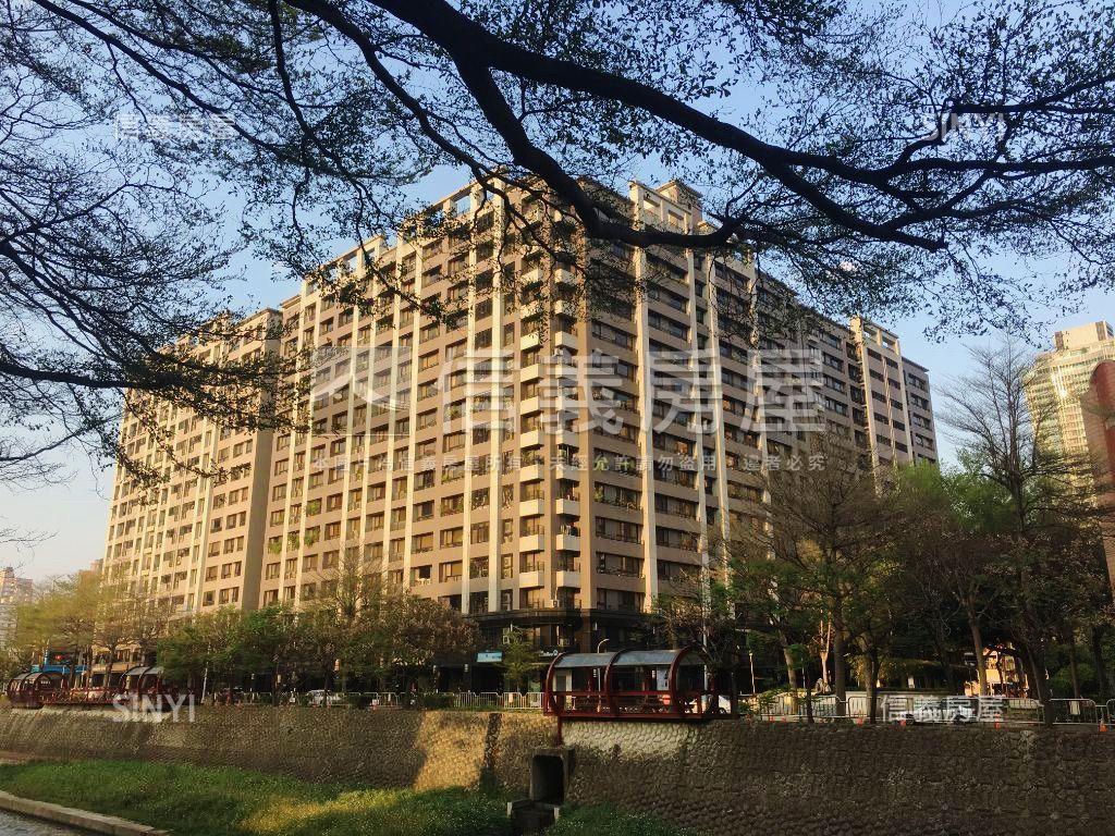 西區高樓四房平車面河畔房屋室內格局與周邊環境