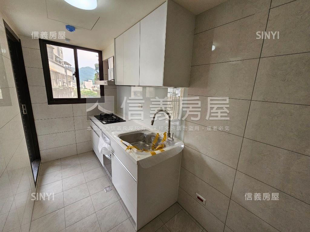 全新落成》偉鉅菁品三房房屋室內格局與周邊環境