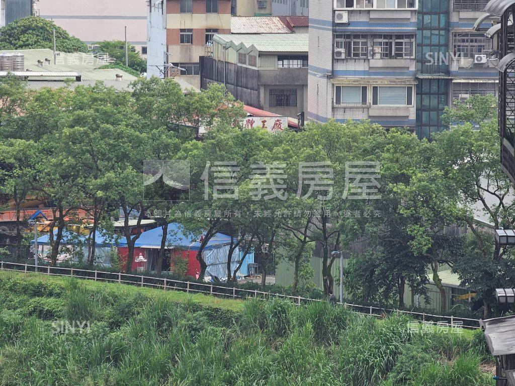全新落成》偉鉅菁品三房房屋室內格局與周邊環境