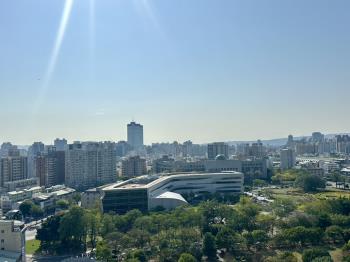 面國圖館視野採光美屋