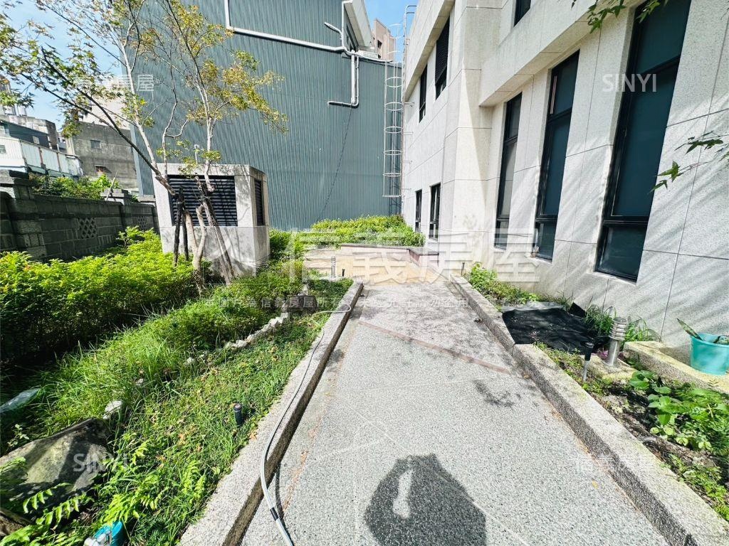 翫寶龍Ｓ１金店面６車位房屋室內格局與周邊環境